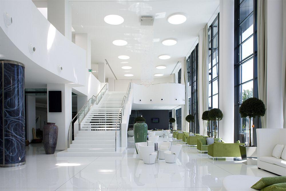 Melia Braga Hotel&Spa Inreriör bild The lobby of the new building