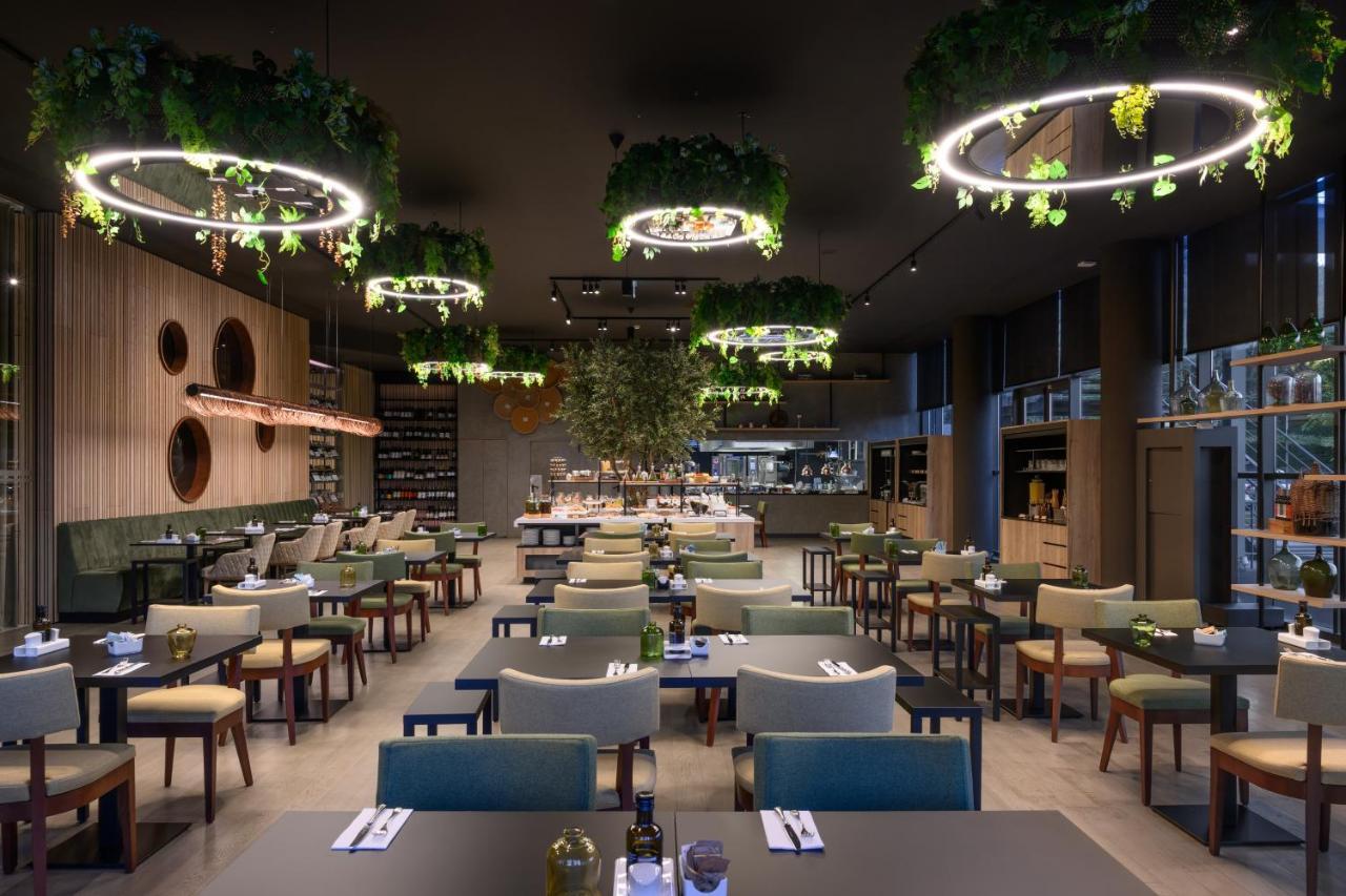 Melia Braga Hotel&Spa Exteriör bild The interior of the restaurant