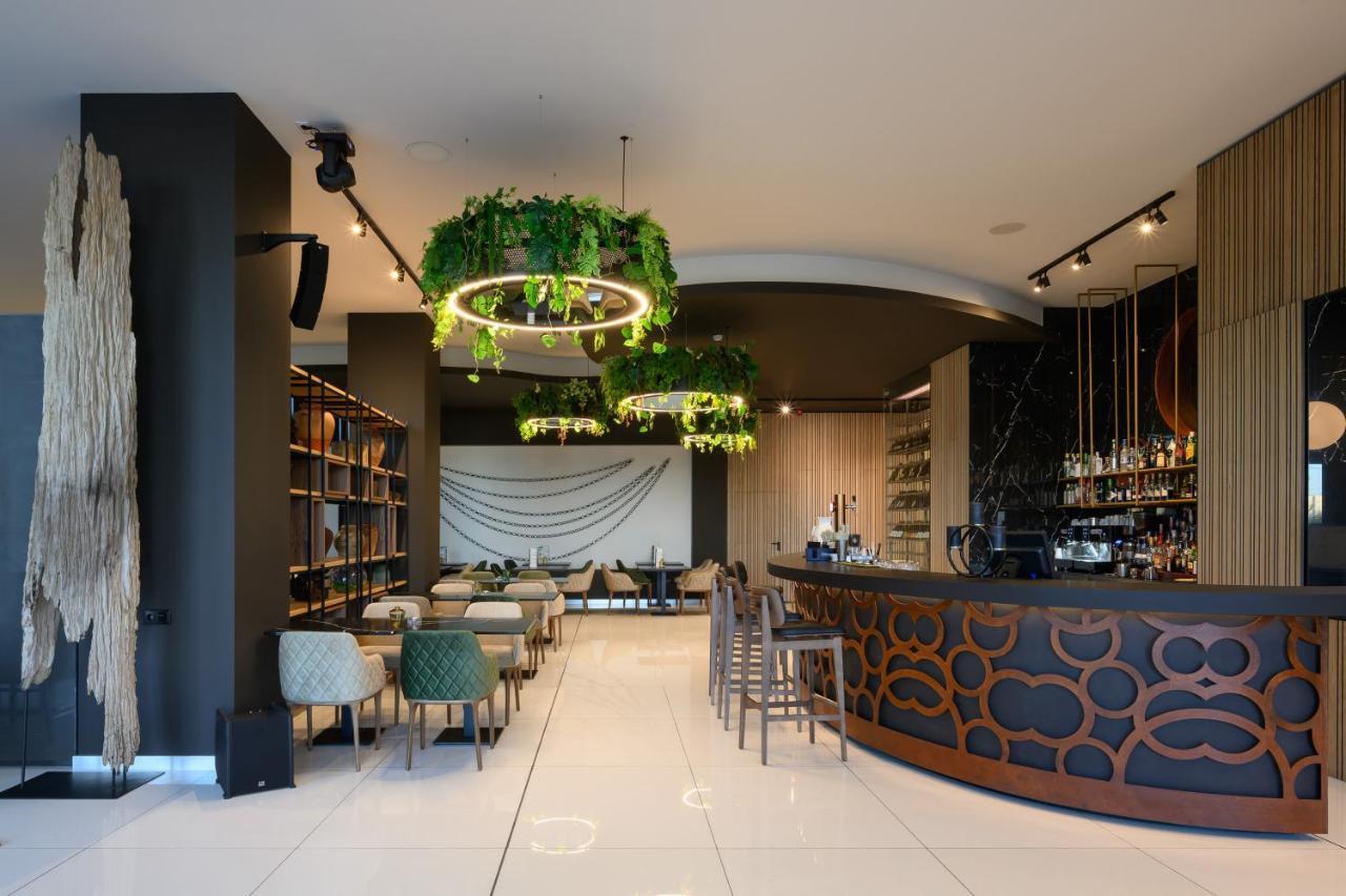 Melia Braga Hotel&Spa Exteriör bild Restaurant in the hotel
