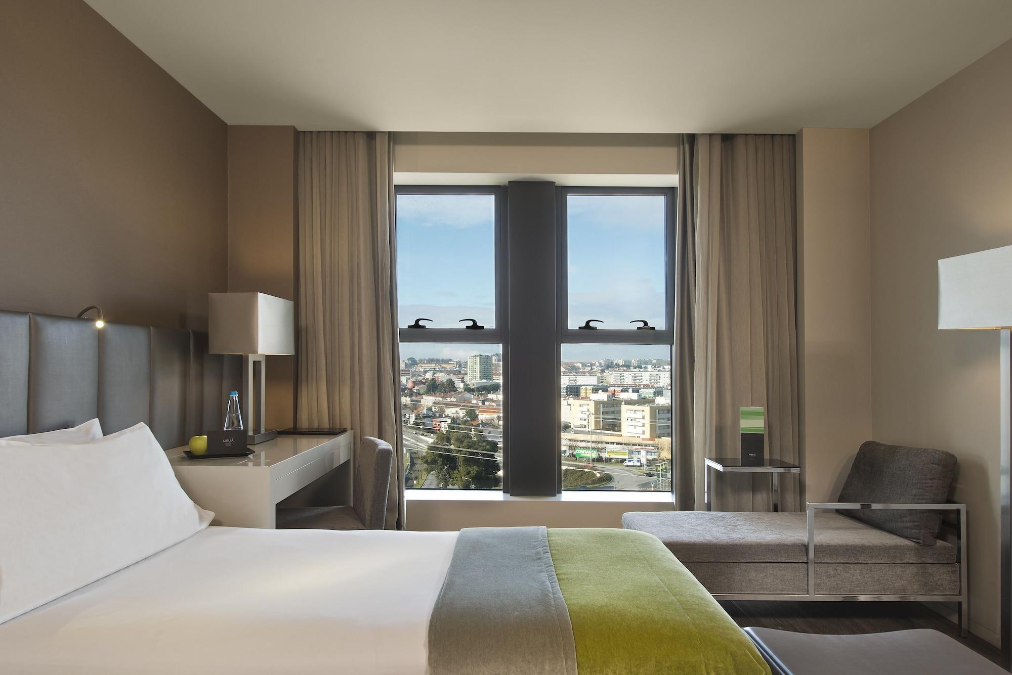 Melia Braga Hotel&Spa Exteriör bild A room at the hotel