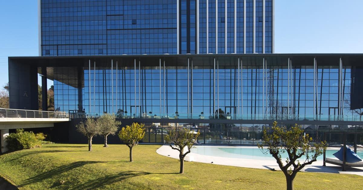 Melia Braga Hotel&Spa Exteriör bild The new building of the University of Lleida