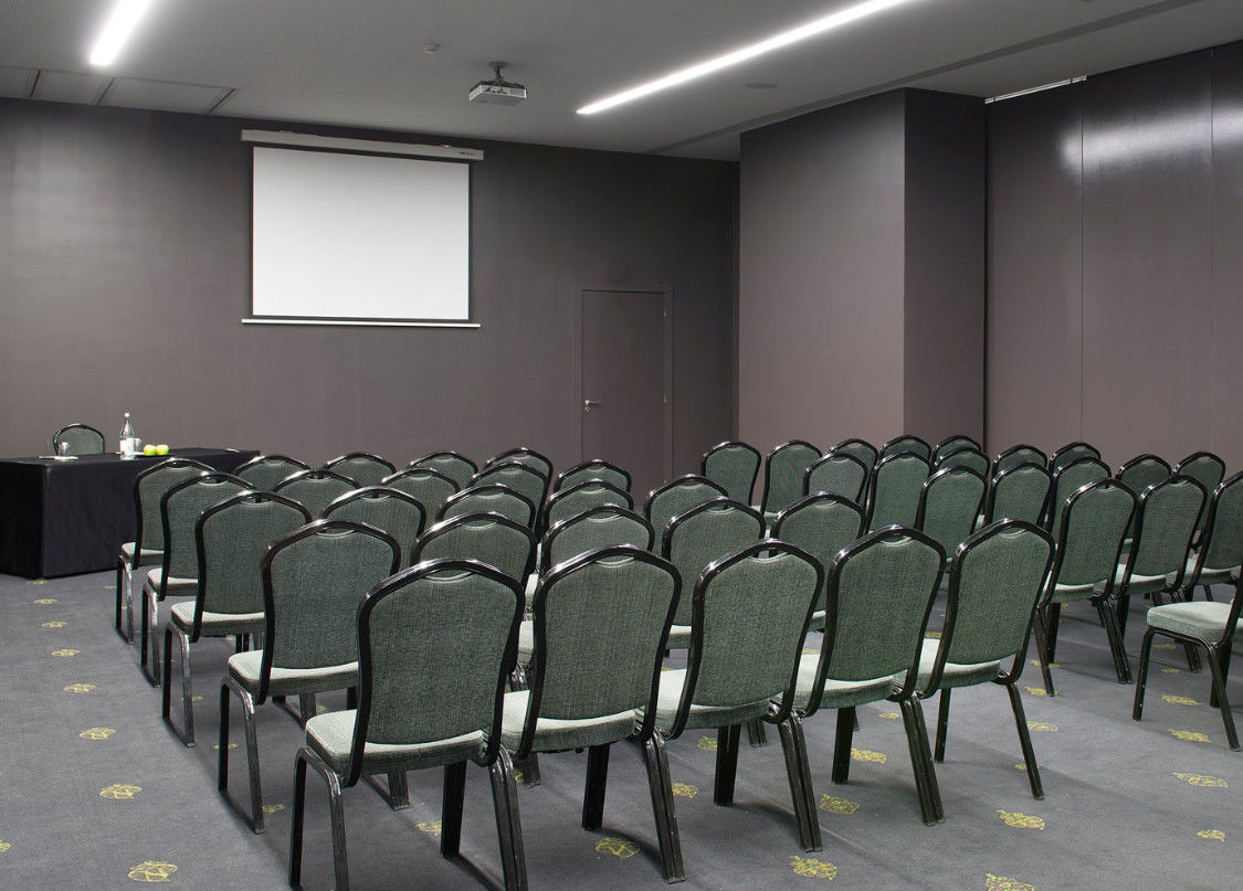 Melia Braga Hotel&Spa Exteriör bild A typical meeting room