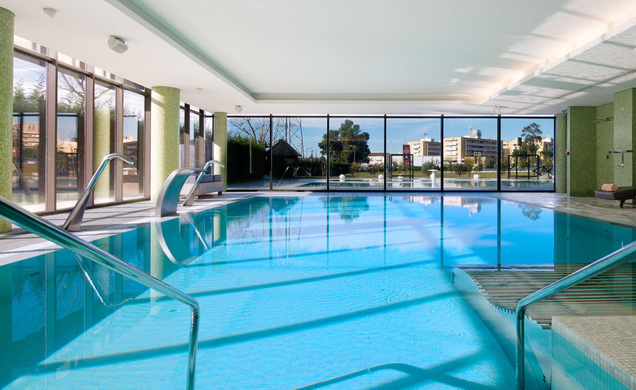 Melia Braga Hotel&Spa Exteriör bild Indoor pool