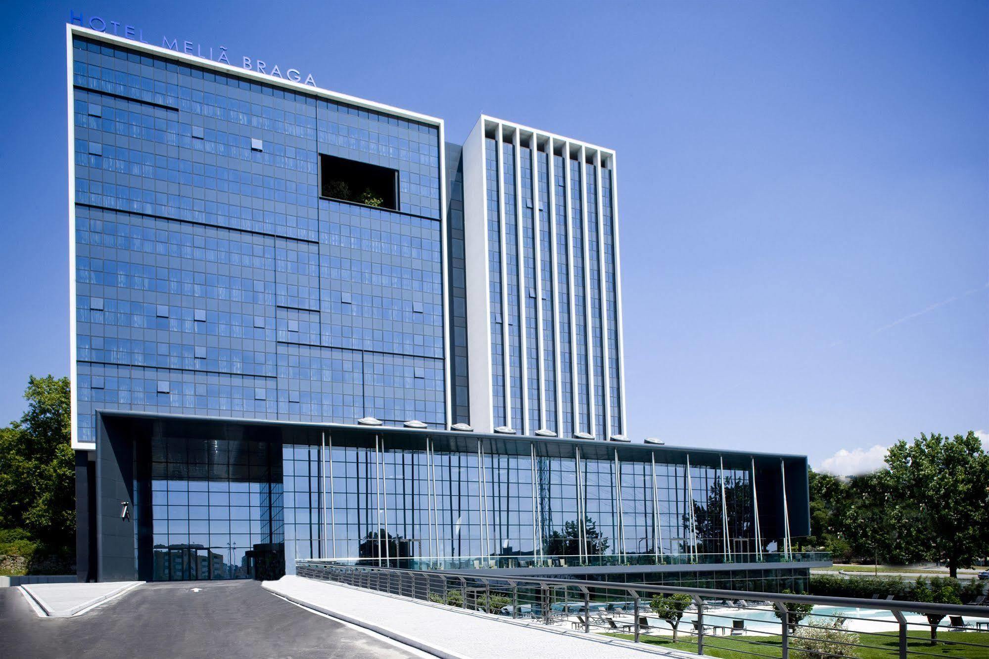 Melia Braga Hotel&Spa Exteriör bild The new building of the University of Novi Sad